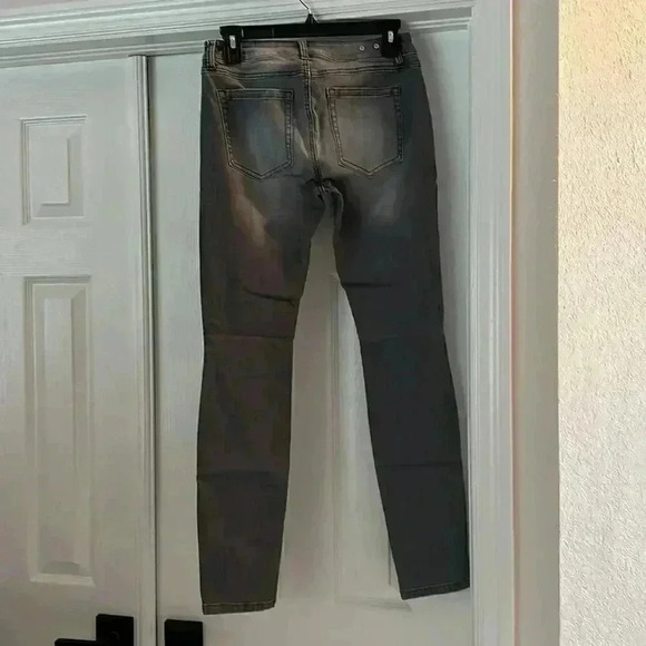 Zip Skinny Cabi Jeans - Picture 2 of 3